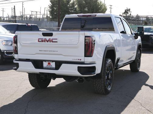 2024 GMC Sierra 2500 AT4