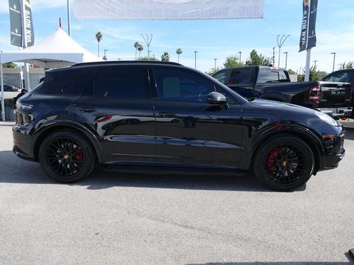 2022 Porsche Cayenne GTS