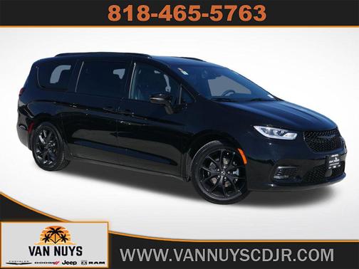 Diamond Black 2025 Chrysler Pacifica Limited