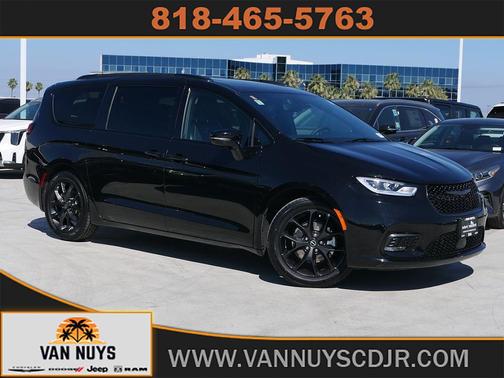 Diamond Black Crystal Pearlcoat 2025 Chrysler Pacifica Limited