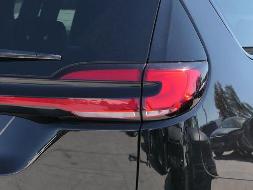 Diamond Black Crystal Pearlcoat 2025 Chrysler Pacifica Limited