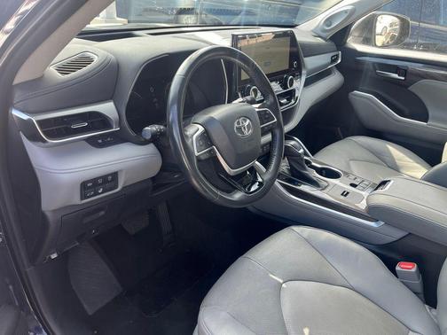 2023 Toyota Highlander Platinum