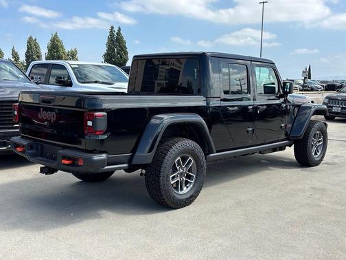Black Clearcoat 2026 Jeep Gladiator Mojave X 4x4