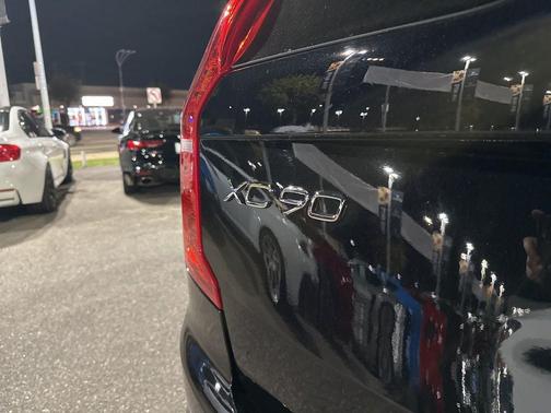 2024 Volvo XC90 B6 Plus Bright Theme 7-Seater