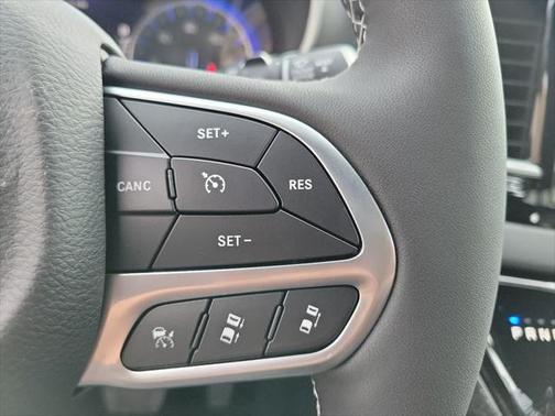 2025 Chrysler Voyager LX