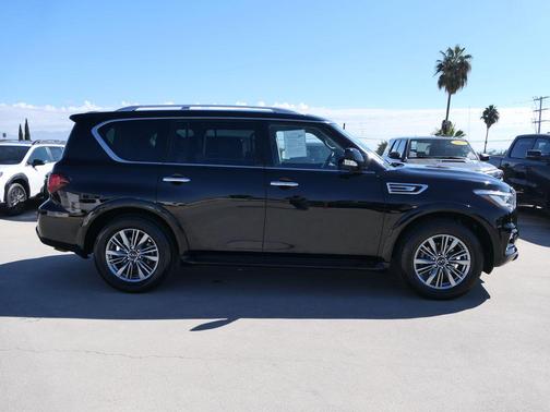 2022 INFINITI QX80 Luxe