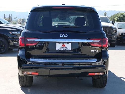 2022 INFINITI QX80 Luxe