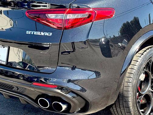 Vulcano Black Metallic 2023 Alfa Romeo Stelvio Quadrifoglio