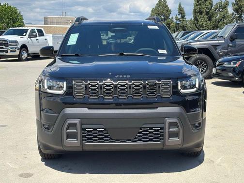 Diamond Black Crystal Pearlcoat 2026 Jeep Cherokee Laredo 4x4