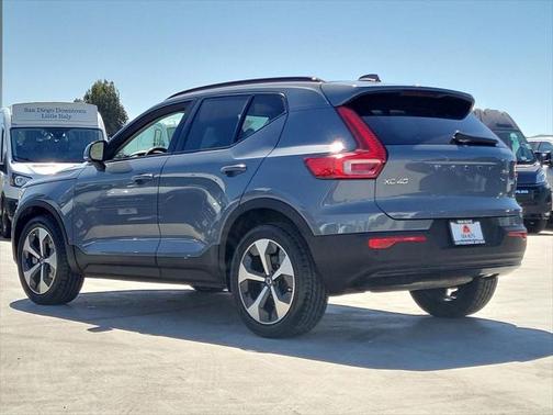 2023 Volvo XC40 B4 Ultimate Dark Theme