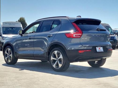 2023 Volvo XC40 B4 Ultimate Dark Theme