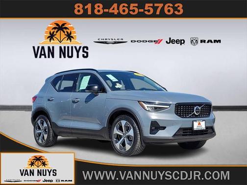 2023 Volvo XC40 B4 Ultimate Dark Theme