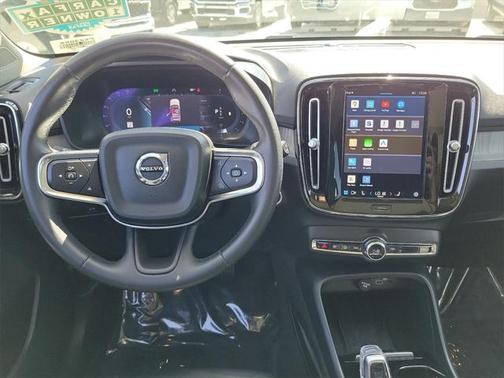 2023 Volvo XC40 B4 Ultimate Dark Theme