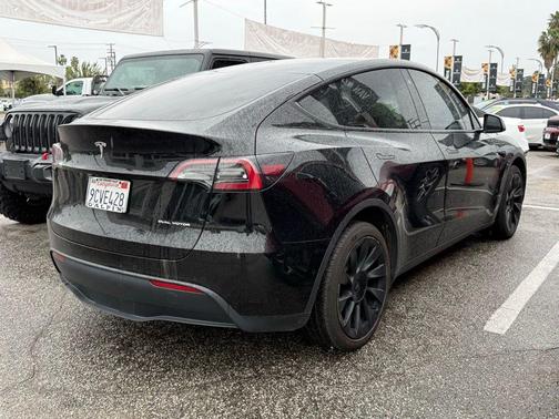 2022 Tesla Model Y Long Range Dual Motor All-Wheel Drive