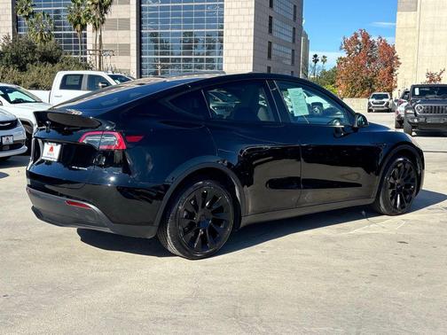 2022 Tesla Model Y Long Range Dual Motor All-Wheel Drive