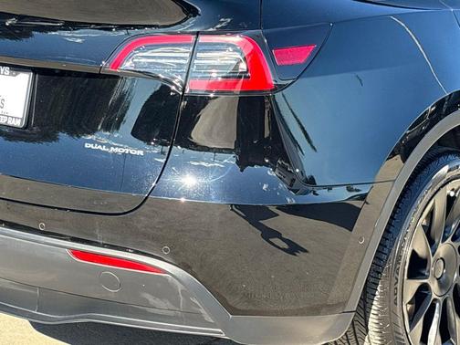 2022 Tesla Model Y Long Range Dual Motor All-Wheel Drive