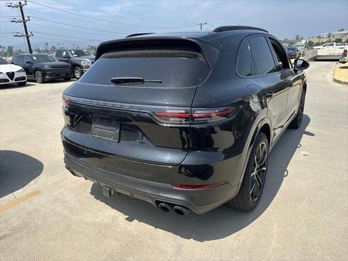 2023 Porsche Cayenne Platinum Edition