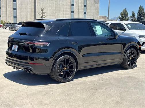 2023 Porsche Cayenne Platinum Edition