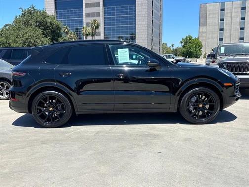 2023 Porsche Cayenne Platinum Edition