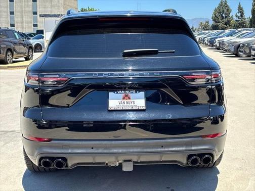 2023 Porsche Cayenne Platinum Edition
