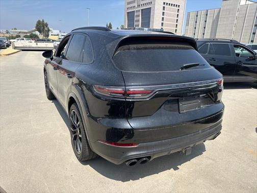 2023 Porsche Cayenne Platinum Edition
