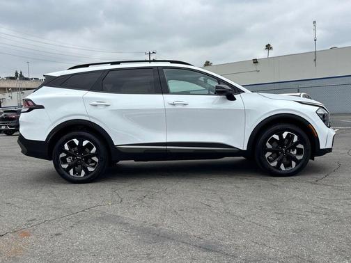 White Pearl 2023 Kia Sportage X-Line
