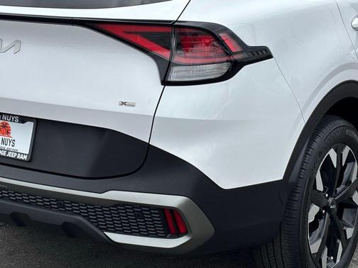 White Pearl 2023 Kia Sportage X-Line