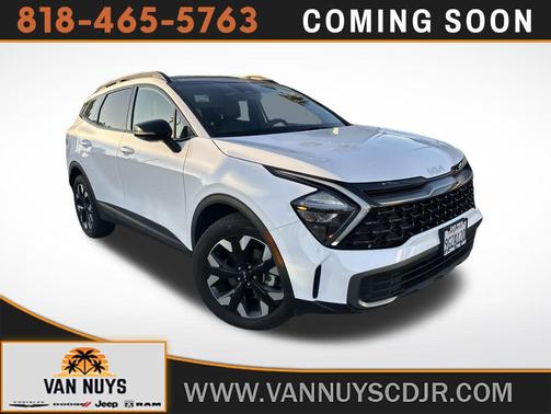 White Pearl 2023 Kia Sportage X-Line
