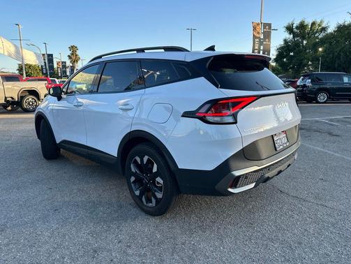 White Pearl 2023 Kia Sportage X-Line