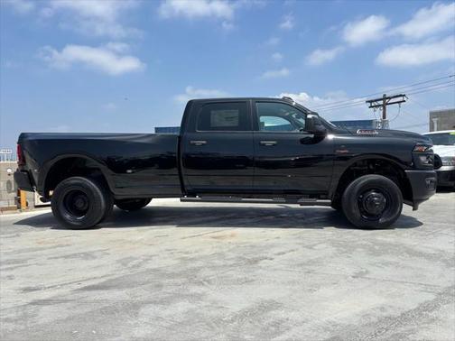 2025 RAM 3500 Tradesman Crew Cab 4x4 8' Box