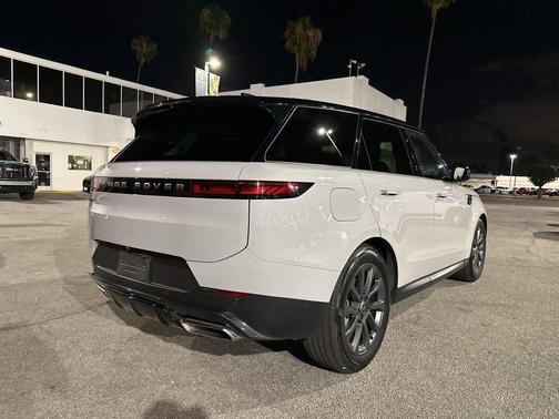 Icy White Gloss 2025 Land Rover Range Rover Sport SE