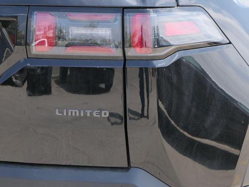 Diamond Black Crystal Pearlcoat 2026 Jeep Cherokee Limited