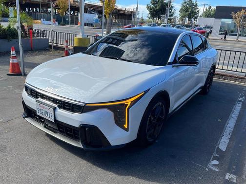 2025 Kia K4 GT-Line