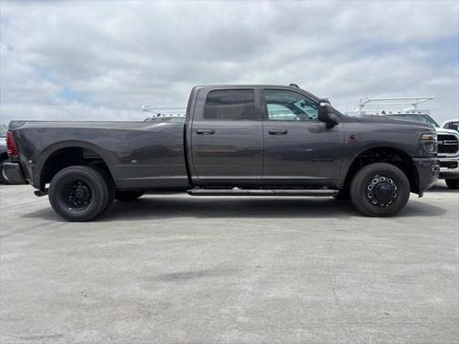 2025 RAM 3500 Laramie Crew Cab 4x4 8' Box