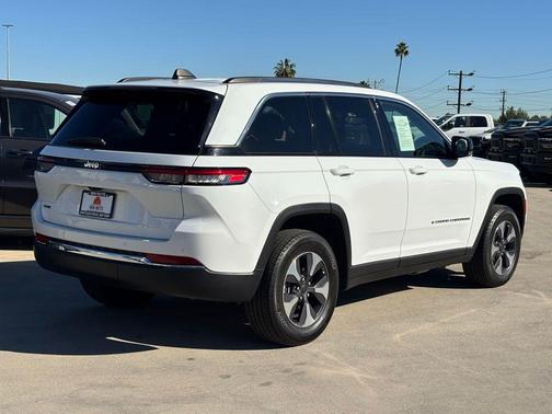 2022 Jeep Grand Cherokee 4xe Base