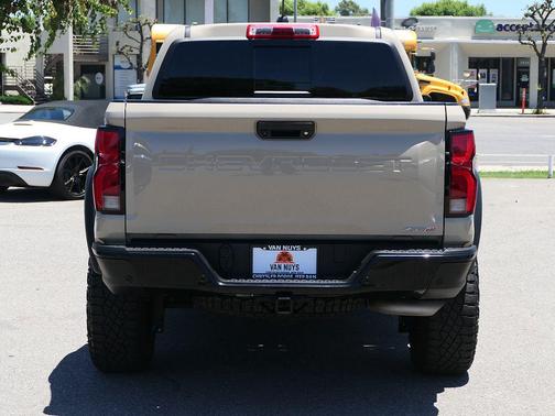 Sand Dune Metallic 2024 Chevrolet Colorado ZR2