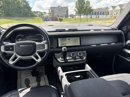 2023 Land Rover Defender 110 SE
