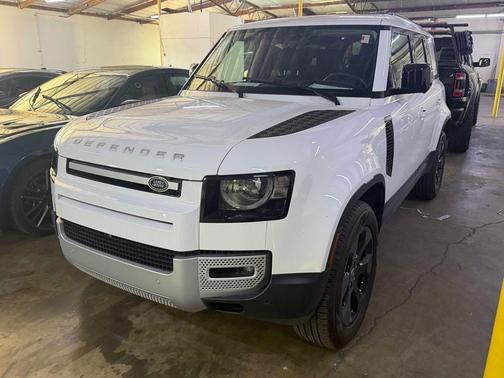 2023 Land Rover Defender 110 SE