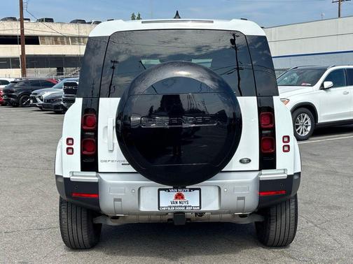 2023 Land Rover Defender 110 SE