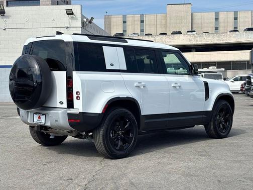 2023 Land Rover Defender 110 SE
