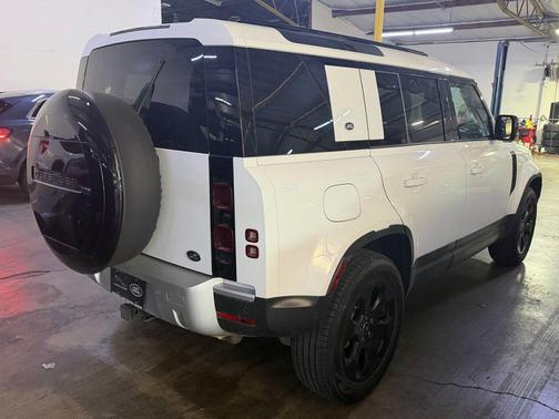 2023 Land Rover Defender 110 SE