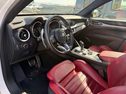 2023 Alfa Romeo Stelvio Veloce AWD