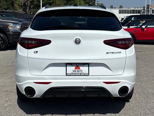 2023 Alfa Romeo Stelvio Veloce AWD