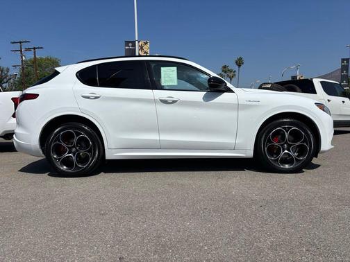 2023 Alfa Romeo Stelvio Veloce AWD