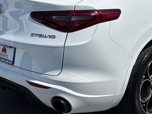 2023 Alfa Romeo Stelvio Veloce AWD
