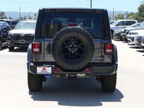 Granite Crystal Metallic Clearcoat 2024 Jeep Wrangler 4xe Willys