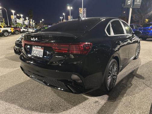 Aurora Black Pearl 2023 Kia Forte GT-Line