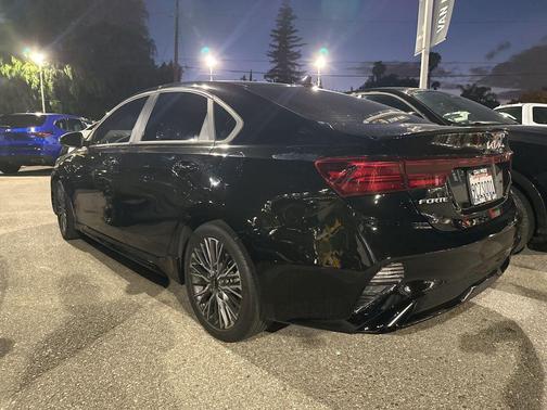 Aurora Black Pearl 2023 Kia Forte GT-Line