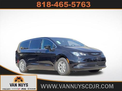 2025 Chrysler Voyager LX