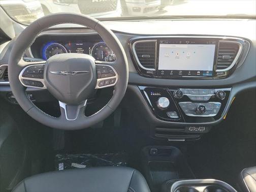 2025 Chrysler Voyager LX